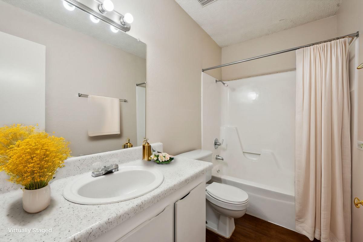 Full bathroom at Bay Colony Apartments