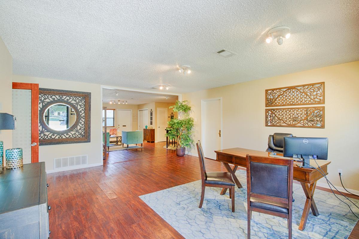 Leasing office at Bay Colony Apartments